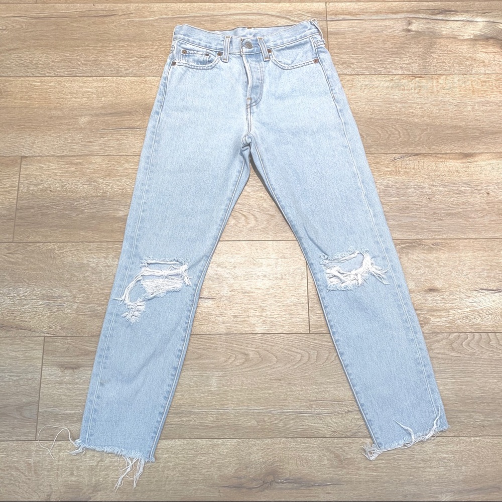 Levi’s Light Wash Straight Leg High Waisted